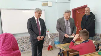 Murat Yiğit, Selçuklu'da okul ziyaretinde bulundu