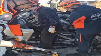 Öğrenci servisi, TIR'a arkadan çarptı: 1 ölü, 7 yaralı