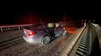 Kaza yapan otomobile başka bir otomobil çarptı