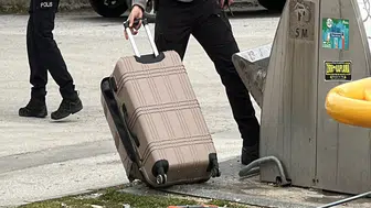 Parkta fünye ile patlatılan valizden taş parçaları çıktı