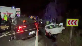 Otomobil ile hafif ticari araç kafa kafaya çarpıştı: 1 ölü, 5 yaralı