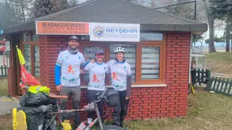 Üç Fransız bisikletçi Moğolistan yolunda Beyşehir’de mola verdi