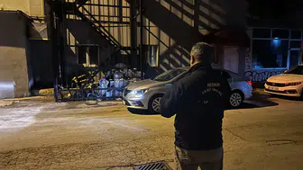 Ruhsatsız tabancayla kazara kendini yaraladı