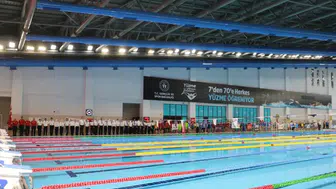 Konya’da küçükler havuzda şampiyonluk için kulaç attı