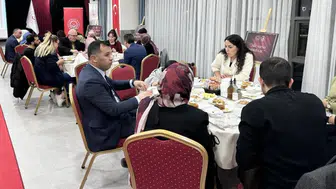 Konya'da devlet desteğiyle evlenen gençler akşam yemeğinde buluştu