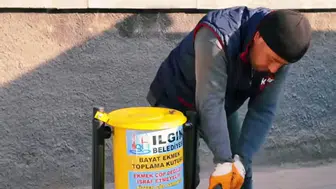 Konya'da ekmek çöpe değil, bayat ekmek kutusuna!