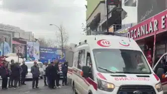 Kasapta elini kaptırdığı kıyma makinesiyle hastaneye götürüldü