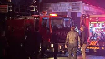 Oto döşeme dükkanında yangın