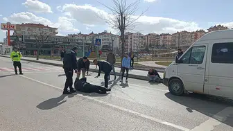 Minibüsün çarptığı yaya 32 metre ileriye fırladı