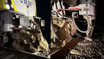 Yolcu treninin lokomotifi, düşen kaya nedeniyle raydan çıktı