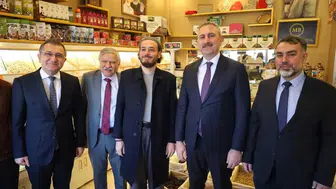 Abdülhamit Gül Konya'da esnafla görüştü