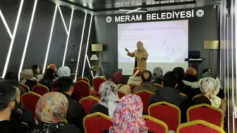Meram’da ailelere dijital çağ eğitimi: Çocuklar da unutulmadı