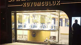 Konya'da kuyumcuda biber gazlı soygun! Çaldıkları bilezikler sahte çıktı