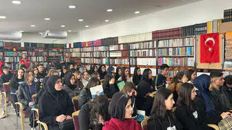 Teneffüs Buluşmaları: "Geleceğin Yazarları Yazarlarla Buluşuyor” başladı