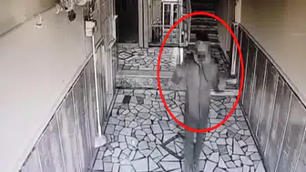 Hırsızlık yaparken kamerayı fark edince vazgeçti