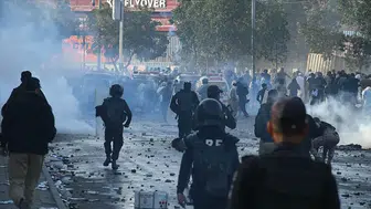 Pakistan'da, gösteriler nedeniyle sokağa çıkma yasağı ilan edildi