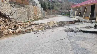 Heyelan nedeniyle evler zarar gördü