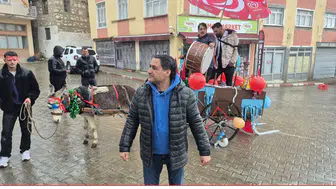 Konya'da ramazan davulcuları eşek arabalarıyla bahşiş topladı