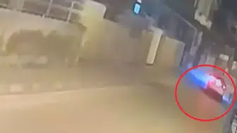 Aniden yola koşan çocuğa otomobil çarptı