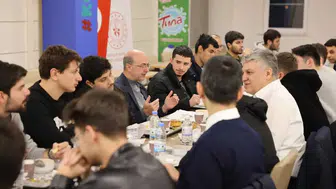 Başkan Pekyatırmacı öğrencilerle sahur yaptı