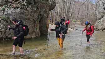 Konya'da zorlu parkuru aştılar! Adrenalin dolu doğa yürüyüşü!
