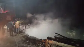 Tek katlı ev yangında küle döndü