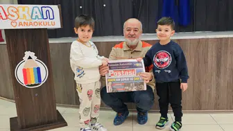 Uğur Özteke’den Minik Öğrencilere Gazete Tanıtımı