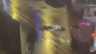 Cadde ortasında tekme ve yumruklarla darbedildi