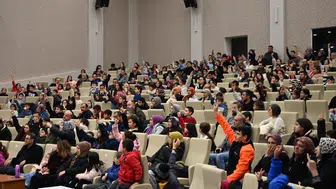 Konya'da miniklerin kahkahası Ramazan akşamlarını ısıttı