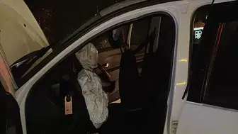 Otomobil bariyerlere çarptı: 3 yaralı