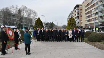 Konya'da sağlık çalışanları 14 Mart’ta anıt önünde buluştu