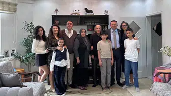 CHP Konya Vekili Bektaş ailesiyle bayram kutlamasında