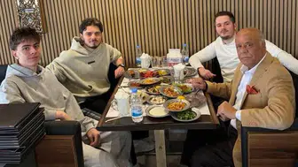 Veli Öncan torunlarıyla iftarda