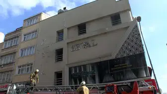 Gelinlik mağazasında yangın; mahsur kalan 2 kişi kurtarıldı