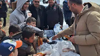Konya'da vatandaşa dağıtılyor: Çocuklar akın etti!