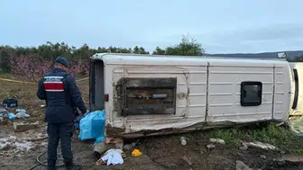 İşçileri taşıyan minibüs takla attı