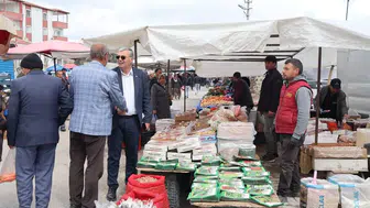 Konyalı Başkan sahaya indi vatandaşla kucaklaştı