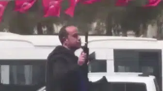 Pompalı tüfekle yürüyen kişi gözaltına alındı