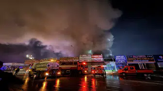 Konya'da oto lastikçiler sanayisinde çıkan yangında 2 kişi yaralandı
