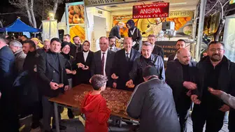 Konya'da Türkeş için lokma dağıtıldı