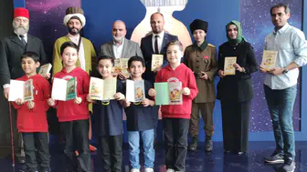 KÜÇÜK YAZARLARDAN BAŞKAN ÇALIŞIR’A ANLAMLI HEDİYE