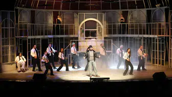 "Kafesten Bir Kuş Uçtu" tiyatro oyunu sahnelendi