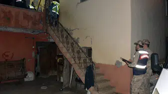 Tartıştığı karısını tabancayla başından vurup, öldürdü