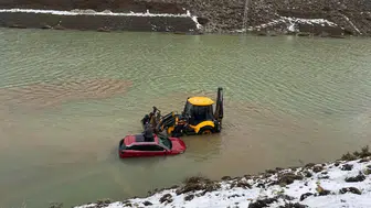 Konya'da araç sular altında kaldı! 4 kişilik ailenin korku dolu anları!
