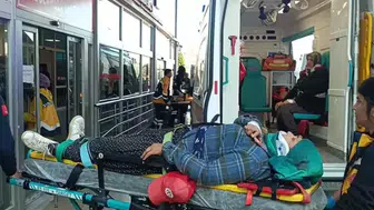 İşçileri taşıyan minibüs devrildi; 17 yaralı