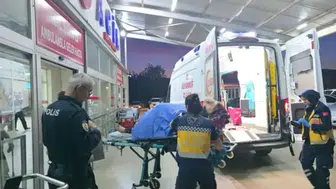 Tartıştığı kızını bıçakla yaraladı