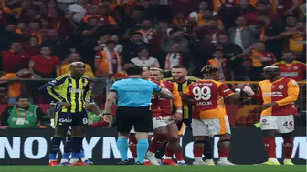 Derbide Fenerbahçe 10 kişi kaldı! Galatasaray farkı ikiye çıkardı