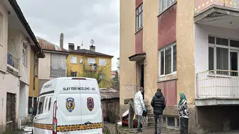 Boşanma aşamasındaki eşini bıçaklayıp, üzerine kapıyı kilitleyerek kaçtı