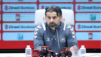 Konyaspor'da İlhan Palut galibiyetten mutlu: 'Camianın özlediği bir sonuç'