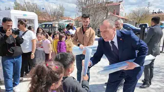 Çumra Belediyesi okullarda uçurtma dağıttı